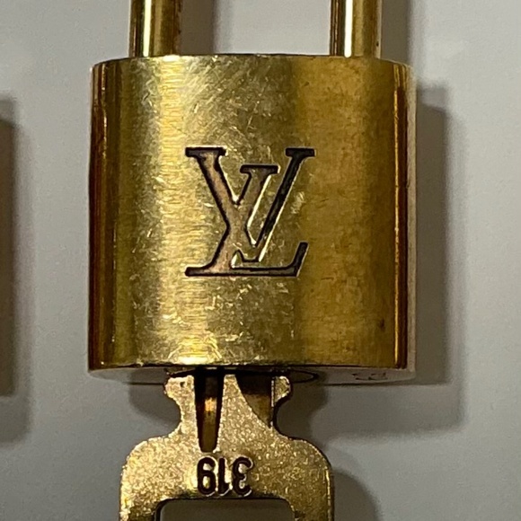 Louis Vuitton loc and key set - Picture 1 of 3